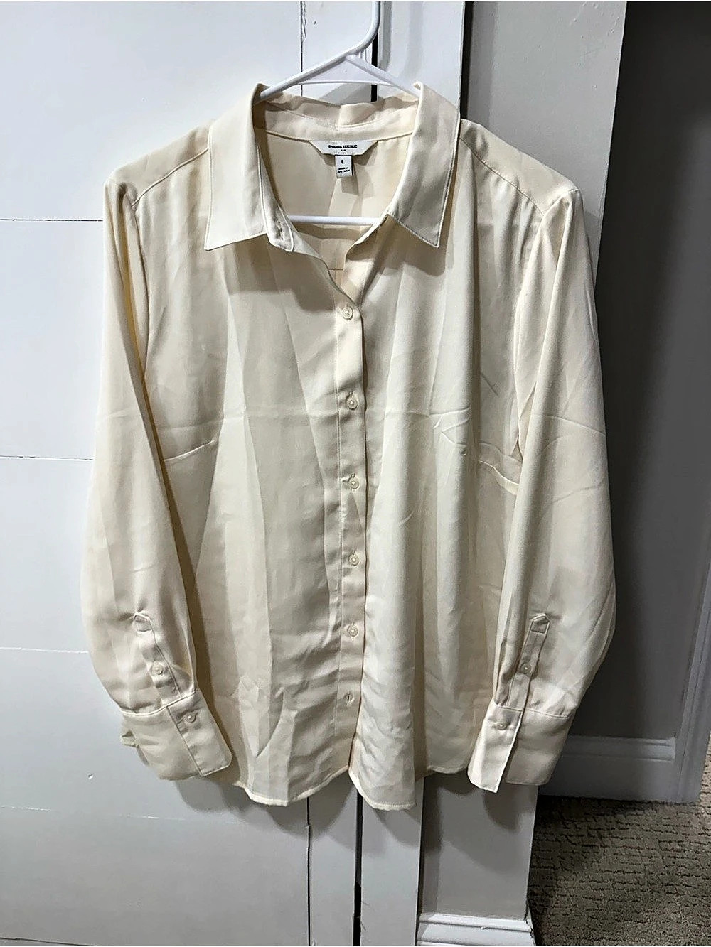 Banana Republic Silky Classic Shirt Button Down Cream Large, NWOT